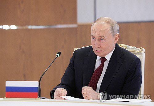 블라디미르 푸틴 러시아 대통령이 28일(현지시간) 카자흐스탄 아스타나에서 열린 집단안보조약기구(CSTO) 집단안보이사회(CSC) 회의에서 발언하고 있다.   [아스타나 EPA=연합뉴스]